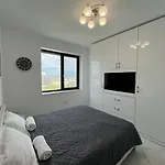 Luxury With Sea View Apartment *