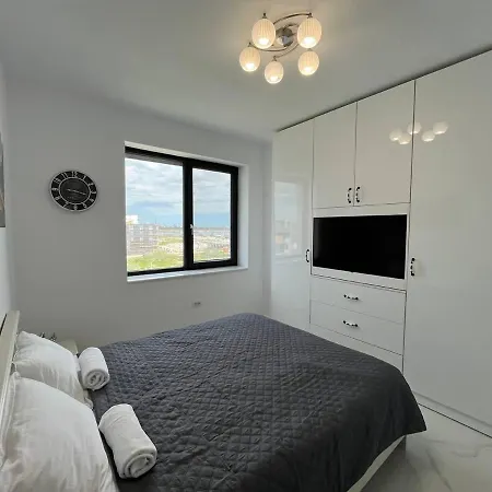 Luxury With Sea View Apartment *